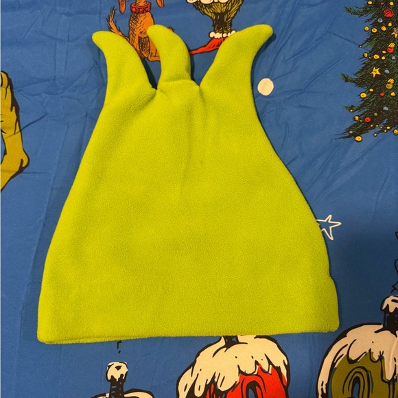 Grinch 💚 Winter ❄️ Hat - Picture 2 of 3